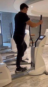 ▶ Kostenfrei im März: Kennst du schon unseren Milon Circle im Aspria Hannover? Hier kannst du in nur einem Durchgang deinen ganzen Körper trainieren. 💪 Die Geräte stellen sich nach dem Login automatisch auf deine vorab festgelegten Werte ein. Im März kannst du den Milon Circle kostenfrei im Aspria Hannover ausprobieren. Sprich dazu gern unsere Trainer im Club an. Wir wünschen dir viel Spaß & Erfolg! 🥰 | Aspria Hannover Maschsee