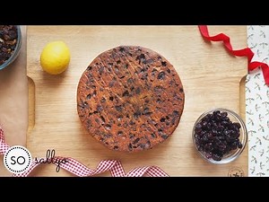 SIMPLE Christmas Cake Recipe! EASY Tutorial for Beginners
