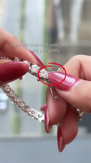 How do you open a tennis bracelet? Here's how!✨