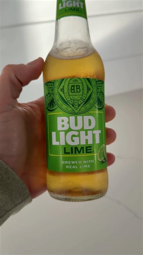 Beer Review: Bud Light Lime by Anheuser-Busch 🍋‍🟩🍺 #beer #americanbeer #lager
