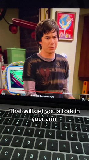 Spencer is hilarious #icarly #nickelodeon #nickelodeonmemories #spencershay #freddiebenson