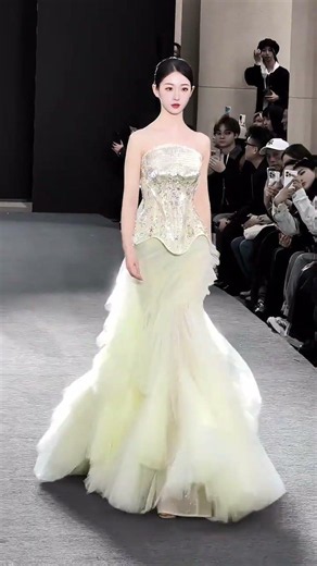 #viralvideo #weddingdress #连衣裙 #fashion #红色娘子军 #商丘婚纱 #wedding #晚宴服 #dress #红娘