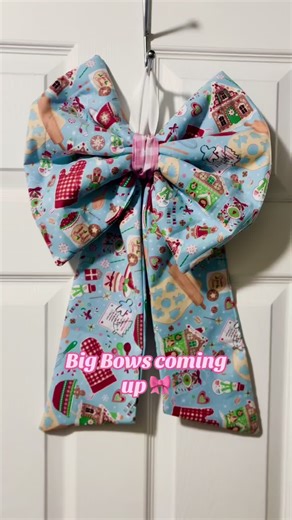 Big Bows for Holiday Decor: Perfect Sewing Ideas