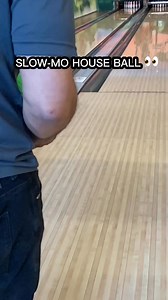 11lb house ball in slow-mo (side view). Beginners: don’t overthink it — smooth hand, soft feet. Do you learn more from side view or back view? Comment 👇 Follow for bowlingpractice. #bowlingpractice #houseball #beginnerbowling #bowlingtips #bowlingcoach | Bowling Fanpage Dad