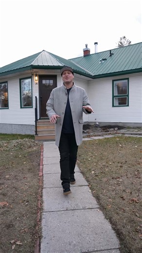 NEW LISTING! 🔥 38 101st Ave / $699,000 / MLS 10369917 Discover the perfect blend of style, comfort, & location in this beautifully renovated home. Thoughtfully updated from top to bottom, this 3-bedroom, 2-bathroom home offers a warm, modern atmosphere, just a short drive to the ski hill, & a short walk to shops, parks, & schools, everything Kimberley living is known for. Step inside to a bright, open layout highlighted by rich hardwood floors & stunning exposed beams. The main living room feel