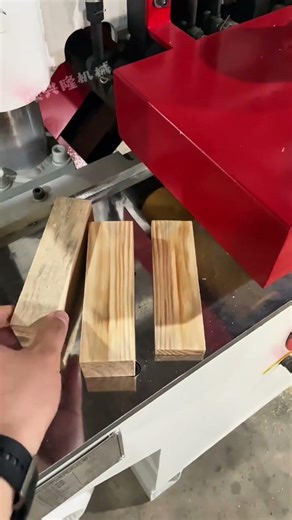 Multi-rip saw—specifically designed for#woodworkingmachinery #multiripsaw #FurnitureFactoryEquipment