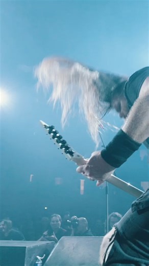 « Heart Attack a prouvé une fois de plus qu’il est bien plus qu’un groupe de thrash : c’est un moteur de la scène française, capable de fédérer, surprendre et émouvoir. Entre puissance brute et finesse artistique, leur passage à l’Opéra restera gravé comme un moment fort de cette édition. Une claque musicale et scénique, portée par une passion authentique et un sens du spectacle rare. » @aux portes du metal | HEART ATTACK