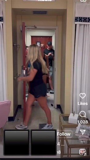 146K views · 2.6K reactions | If your dorm room had matching decor… you weren’t in college in the 90s 藍 | Kelly Manno | Facebook