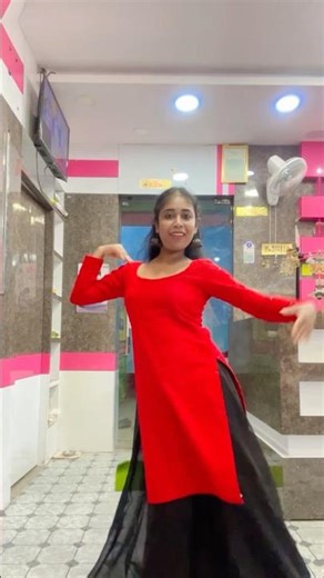 First Class ❤️| Kalank | varun Dhawan | Kiara Advani | #shotrs #dance #foryou #iamambika