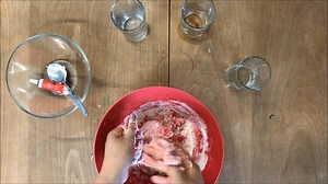 12K views · 49 reactions | Heute haben wir ein tolles Rezept für euch: Knete selbst gemacht, ganz ohne Zusatzstoffe und Co. ✨ Habt ihr schon mal Knete selbst gemacht? | ErzieherIn | Facebook