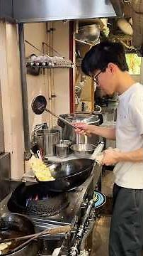 ７席で１５０人前！昼どき客をさばき続ける町中華の焼きめし職人