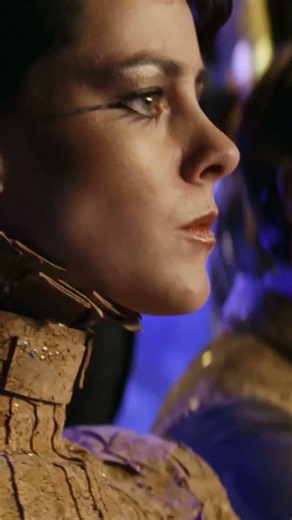 Victors Hold Hands! #catchingfire