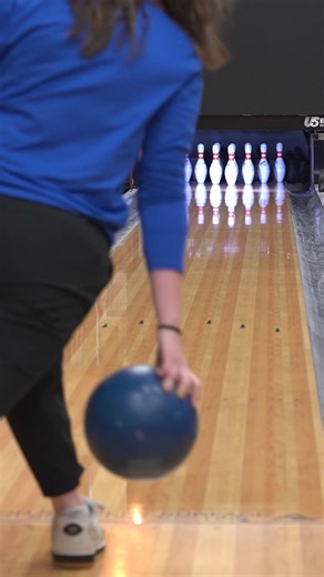 As a lower rev player, Nichole doesn’t typically throw urethane balls. But the Concept gives her the control and shape you’d expect from urethane, without sacrificing any pin carry ⚡️🔵 | Storm Bowling
