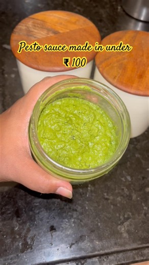 Homemade Pesto Sauce 🌿🤌🏻 #foodshorts #sauce #cookingshorts #homemade #easyrecipe