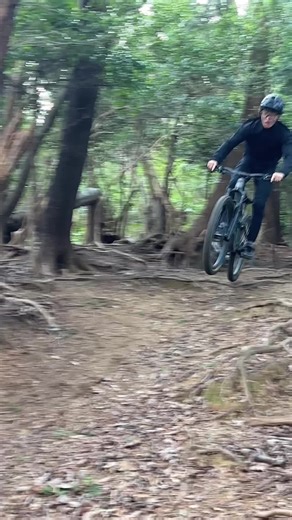 山を爆速で降ってみた！#マウンテンバイク #マウンテンバイクダウンヒル #自転車#呪術廻戦#松本人志#吉本興業 #ゴールデンレトリバー #jk #jkブランド #おすすめのりたい #大阪グルメ #大野智