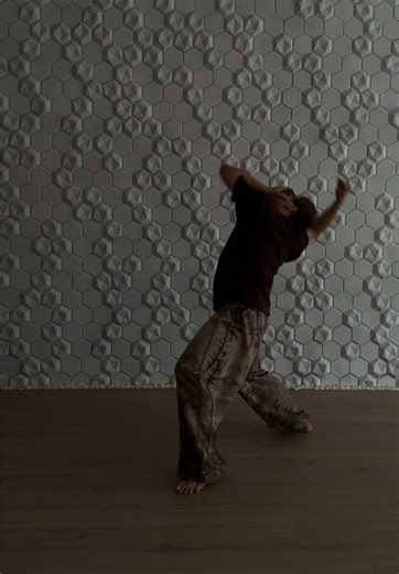 Experimental Contemporary Dance Choreography in Paris