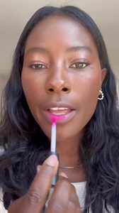 @secretofdd zeigt euch ihren Favorit #MatteLipstick Look, den ihr mit den NEUEN MINERALIST Lasting Matte Liquid Lipstick und MINERALIST Lasting Matte Lip Linern kreieren könnt. Details: ✏️ Charming Pink 💄 Expressive #CleanBeauty #bareMinerals #MatteLip | bareMinerals