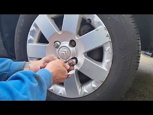 Changing drop link on Citroen C3 knock on the front suspension.