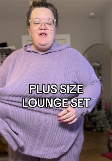This plus size lounge set comes in plus size up to 8X! #ttscategoryambassador #creatorpicksambassador #tiktokshopcreatorpicks #plussizeclothing #loungeset