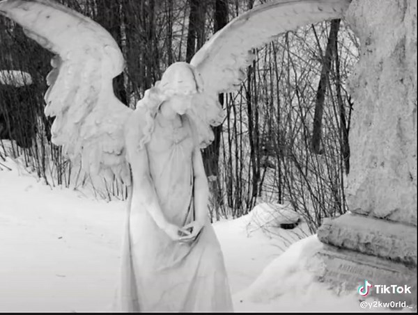 Y2K Aesthetic: Explore the Angel Style Trends