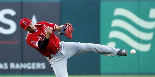 Four-time Gold Glover Simmons retires