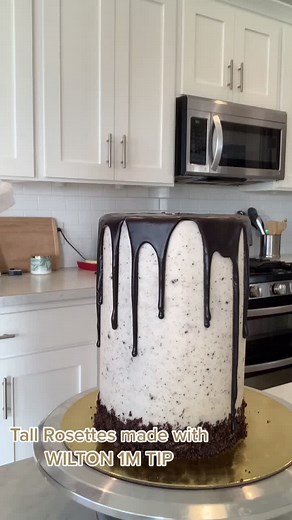 Mastering the WILTON 1M Cake Tip: Expert Techniques Revealed!