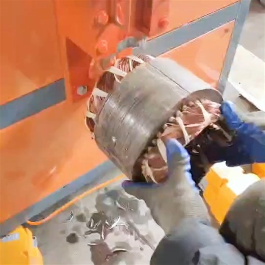 Máquina de Reciclagem de Metal BSGH on Instagram: "Aquecer o estator do motor para amolecê-lo e facilitar a desmontagem de motores usados ​​para geração de energia. 📞📞📞008613772508206 https://3t-motorrecycle.com/product/best-selling-ev-motor-stator-recycling-machine/ https://bsghgranulator.com/car-starter-motor-recycling-machine/ #aquecer #motor #estator #sucata #amolecer #desmontar"