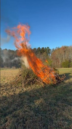Big Campfire ! #freedom #outdoors #camping #campfire #fire