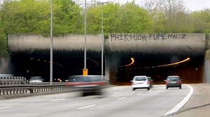 Tragischer Unfall: Pferd stürzt auf Fahrbahn und stirbt im Autobahntunnel