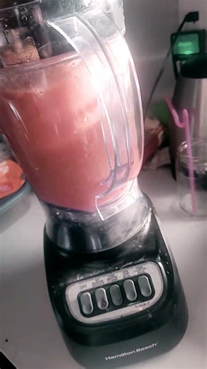 making my own smoothie after getting my wisdom teeth out! 💪🏾 #shorts #smoothierecipes #healthyfood