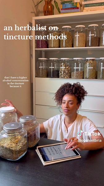 a snippet of my thoughts on tincture extraction methods. whether you prefer the folk method, the scientific method, or anything in between, I love my herbalists all the same 🫀🌱 #herbal #herbalism #tincture #plants #mossmedicine