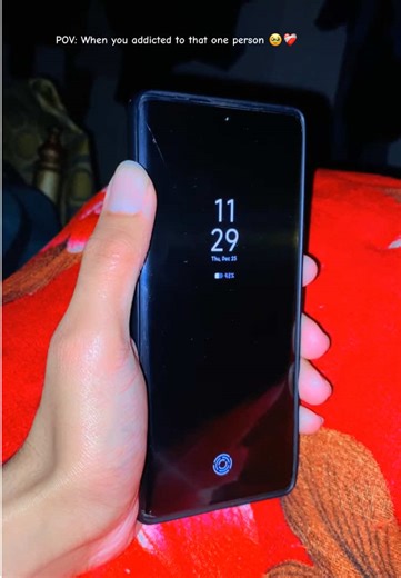 Still Waiting for His Message: An Addictive Expectation