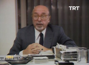 The Rolling Stones, Ray Charles ve Led Zeppelin gibi dünyaca ünlü isimleri müzik dünyasına kazandıran, 3 Grammy ödüllü bir müzik yapımcısı Ahmet Ertegün. Efsanevi plak şirketi Atlantic Records'un kurucusu Ertegün’ü yakından tanıyoruz. | TRT Arşiv