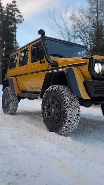 One of the rarest G300 CDI Professional. Taken to another level by ZAUR. @zaur_tech Portal axles âš™ï¸ Beadlock wheels ðŸ›ž Massive brakes ðŸ›‘ Fully adjustable suspension ðŸ A no-compromise build. Unique interior in pure Italian style ðŸ‡®ðŸ‡¹âœ¨ If you know what youâ€™re looking at, you already know why you want it. Available now ðŸš¨ Worldwide shipping ðŸŒâœˆï¸ #mercedesgclass #extremaratioportalaxles #portalaxles #gwagon #zaur | Extrema Ratio Portal Axles