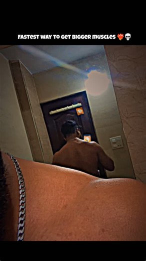 𝗡𝗮𝘃 on Instagram: "Night Muscle Recovery Drink 💪 Benefits: 1️⃣ Supports muscle repair – Milk protein + turmeric help recovery while you sleep 2️⃣ Reduces soreness & inflammation – Ginger, turmeric & black pepper work naturally 3️⃣ Better sleep, better gains – Honey + warm milk relax the body for deep rest 💪 Drink it before bed. Recover stronger. #instagram #instamood #explore #explorepage✨ #viralvideos #gymlife #fitness #nightdrink #tumeric"