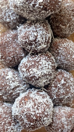 🍫🥜 Thermomix Choc Peanut Butter Protein Balls… this snack NEVER misses. - High-protein, low-sugar and super easy in the Thermomix - it literally takes 5 minutes and hits that “I want something sweet” craving perfectly. And because Black Friday is here… 👀 You can get up to 20% OFF my Thermomix Recipe Ebook Bundles! Including Healthy Treats, Smoothie Bowls, and Protein Balls (aka all the recipes you need to snack smarter without giving up the good stuff). If you want healthier treats that actua