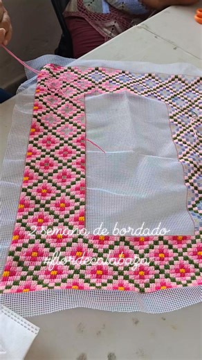 36K views · 433 reactions | En nuestra 2da semana de bordado de Rescate vamos muy avanzadas con la técnica de Rescate. Taller de bordado a mano Tienda de artesanía #flordecalabazaa Taller de bordado a mano. | Flor de Calabaza- P I E Z A F I N A | Facebook