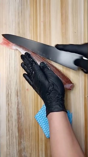 ほうぼうのさばき方です！ホウボウは身が締まっていて美味しいお魚です！冬が美味しい時期といわれお鍋の具にも使われます！皮も美味しいので皮ごと食べるのがおすすめです！刺身でしたら皮を炙るのがおすすめです！