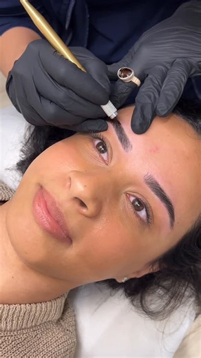 Arti Bagga | Nanoblading Eyebrow Artist on Instagram: "Nanobrows ✨ #Nanoblading #microblading #hairbyhair #fluffybrows #eyebrows #makeup #brows #bestnanoblading #bestmicroblading #browsbyarti"