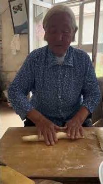 The string beans in the yard are so tender; Grandma is making string bean noodles, they are delic...