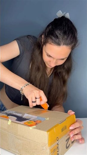 Does it really work? Card knife real or fake 🤯 #lifehack #lifehacks