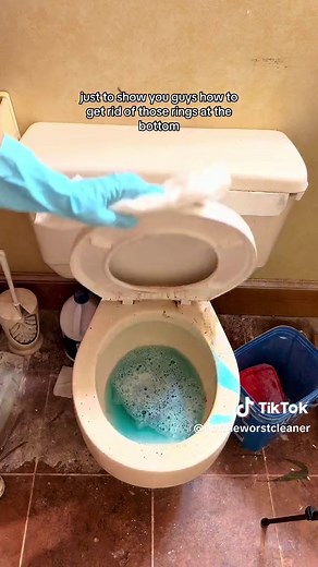 Free Cleaning Bathroom Transformation 🥺💛 This was such a tough clean, the amount of cornstarch that had built up for years in there was unbelievable! That being said- this was one of my favorite cleanings because of how happy they were when I finished! #cleantok #bathroomcleaning #cleanwithme #motivation
