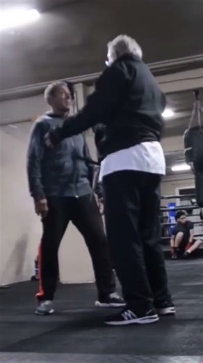 Tecnicas de Bloqueo con el baston extensible de manera efectiva. PSDI Instructor Policial.Jordi D.