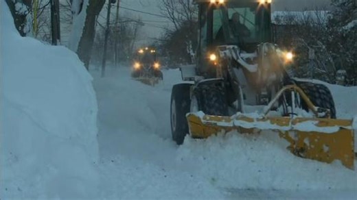 Big Snowstorm Hits New York; Rest of US Feels Cold