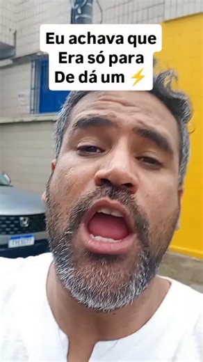 Bruno Gonçalves - Um Adicto no pedaço on Instagram: "Nada do que eu tô vivendo começou bonito. Começou com dor, queda e uma decisão difícil. Quarta-feira, às 19h, eu e Alan Jimenes vamos estar ao vivo pra falar do início da minha caminhada, do que eu tenho feito pra resistir, como eu lido com comportamentos e o que realmente ajuda na prevenção da recaída. Sem romantizar. Sem fórmula mágica. Só vida real, aprendizado e processo. Se você tá no começo ou quase desistindo, essa live é pra você. Salv