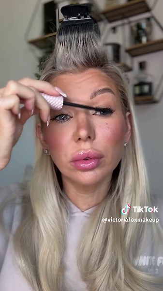 POV: You forget to put your lenses in and realise halfway through your makeup 😅🙈 A quick everyday glow-up using some of my current faves – soft base, a flush of colour and a glossy finish ✨ #MakeupRoutine #GRWM #EverydayMakeup #QuickMakeup #MUA #SoftGlam #LookFantastic #BeautyCode #LashAndGo #GlowUp #MakeupMishaps #RealLifeBeauty