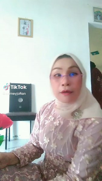 Floral Arrangement Ideas with Red Roses