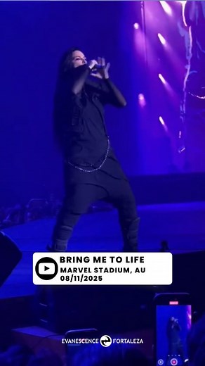 "Bring Me To Life" - live Marvel Stadium 📍 Melbourne, Austrália 08/11/2025 📽️ mc7eigth #Evanescence #amylee #troymclawhorn #timmcord #willhunt #emmaanzai #metallica #stadium | Fã Clube EvFor - Evanescence Fortaleza