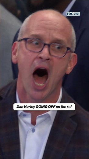 Dan Hurley did NOT like this offensive foul call 😡 #cbb #uconn #basketball