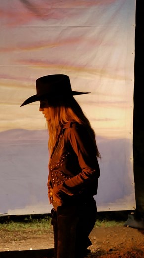 We shot the Wildflowers and Wild Horses music video at @whitestallionranchaz in Tucson, AZ and lemme tell y’all…it was incredible. I’m so proud of how this one turned out and the team that put it all together. Check out the official behind the scenes now! 🌵🐴🏜️ | Lainey Wilson